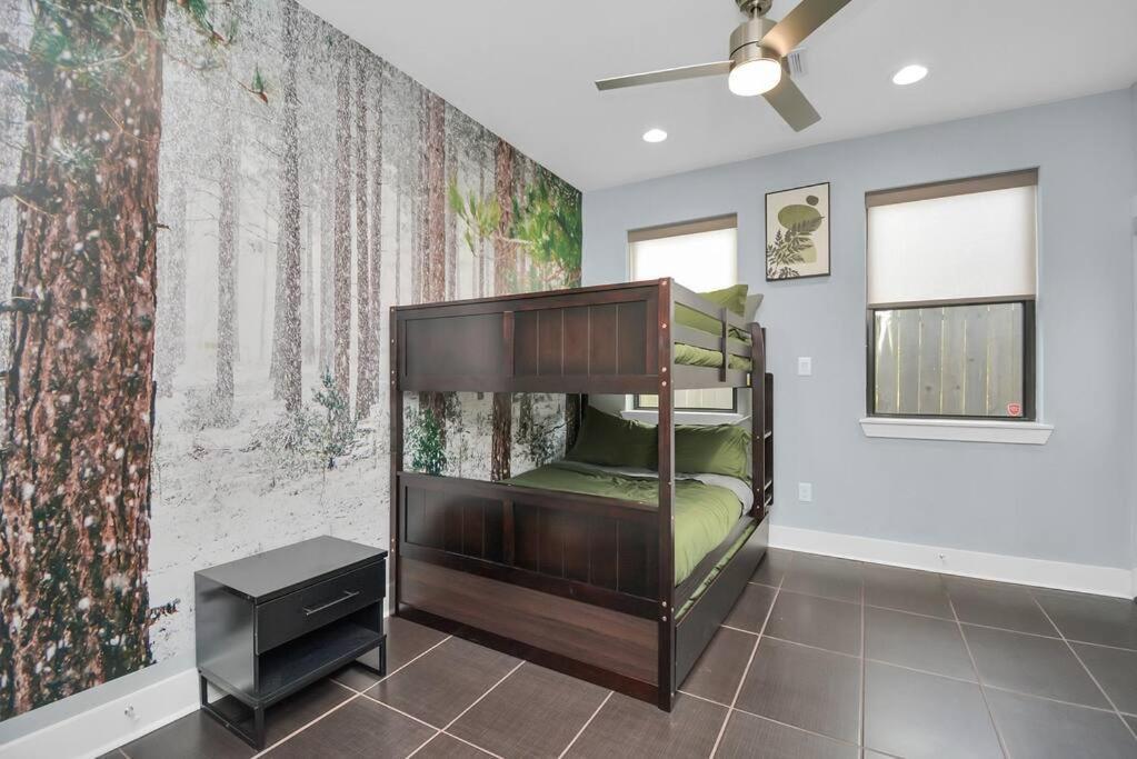 Skyline Views - Sleeps 10 Home Near Downtown Хьюстон Экстерьер фото