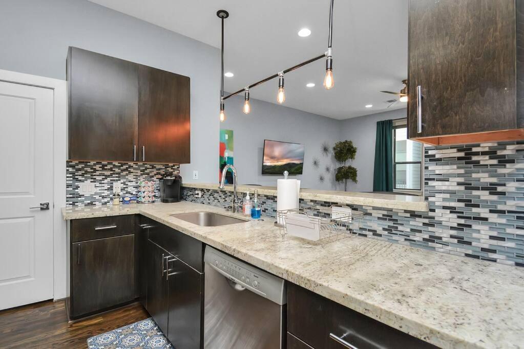 Skyline Views - Sleeps 10 Home Near Downtown Хьюстон Экстерьер фото