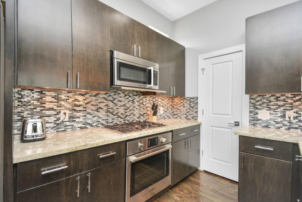 Skyline Views - Sleeps 10 Home Near Downtown Хьюстон Экстерьер фото