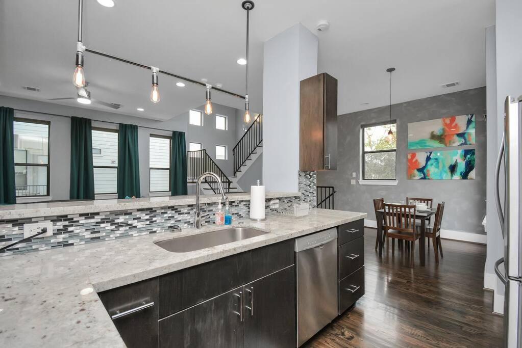 Skyline Views - Sleeps 10 Home Near Downtown Хьюстон Экстерьер фото